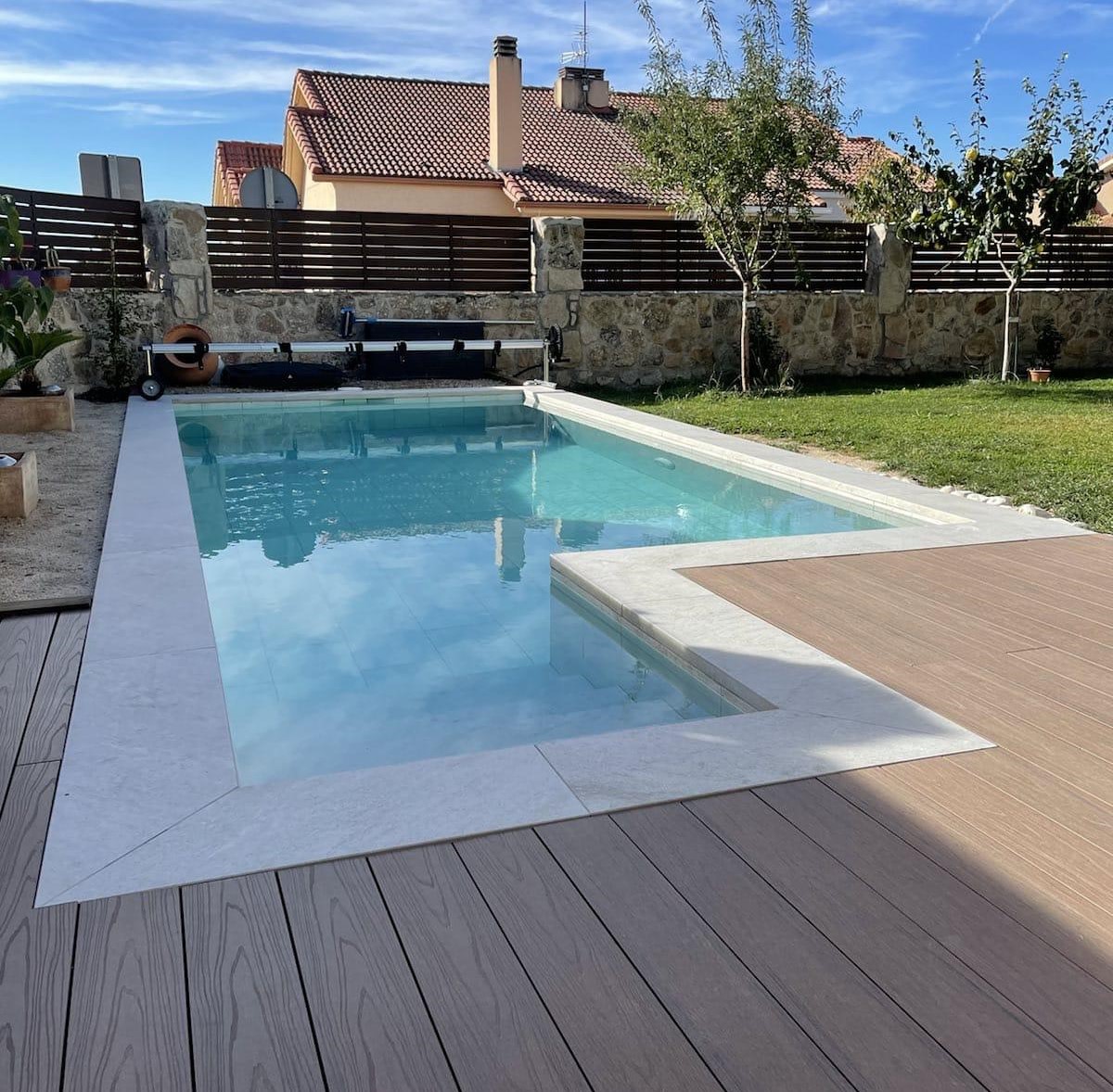 Proceso de construcción de piscina de obra de hormigón gunitado para particulares en Madrid